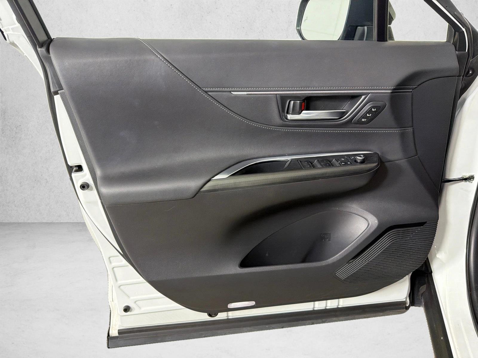 Used 2023 Wind Chill Pearl Toyota Nightshade image 10