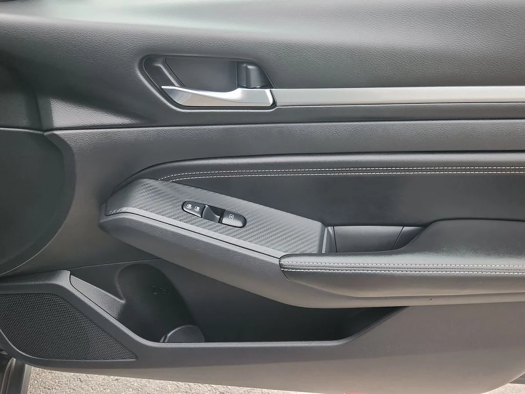 Used 2019 Gray Nissan 2.5 Platinum image 11