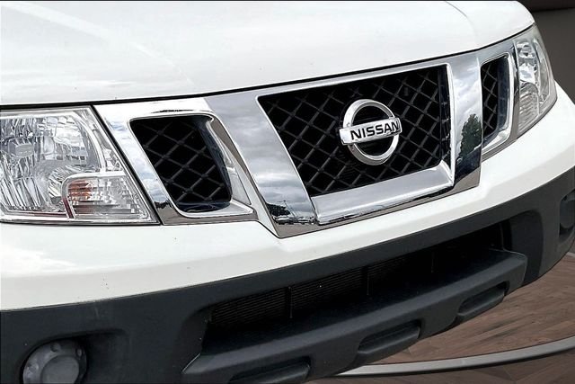 Used 2021 White Nissan S image 27