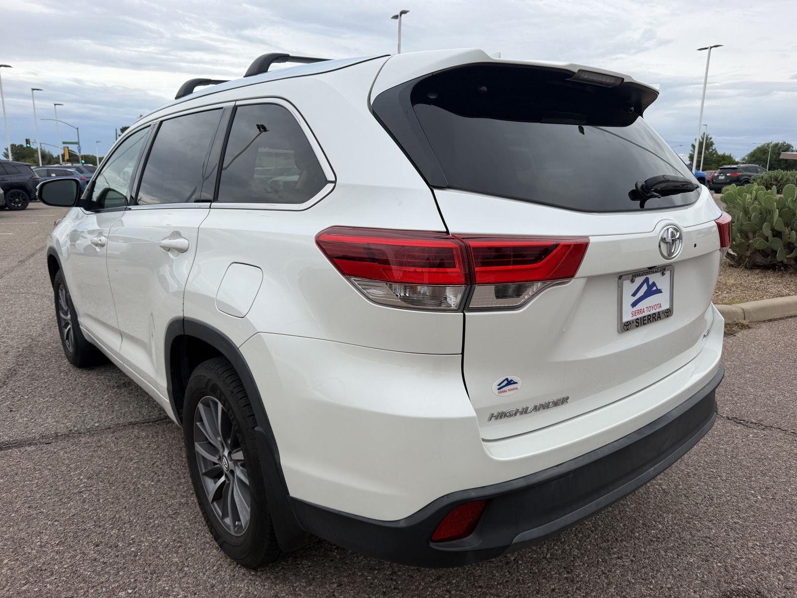 Used 2017 Blizzard Pearl Toyota XLE image 3