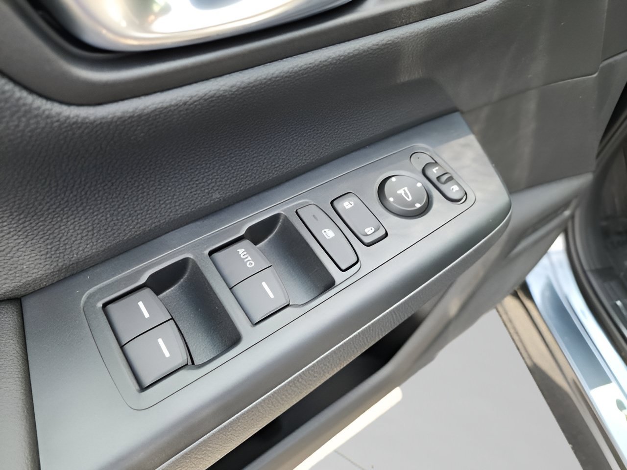 New 2026 Urban Gray Pearl Honda LX image 23