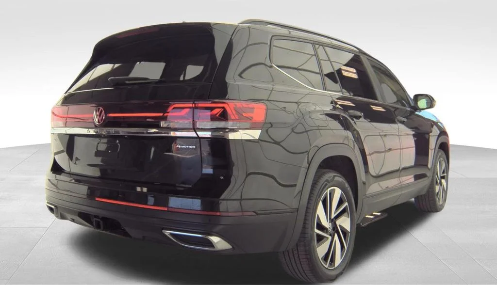 Used 2024 Black Volkswagen 2.0T SE w/Technology image 7