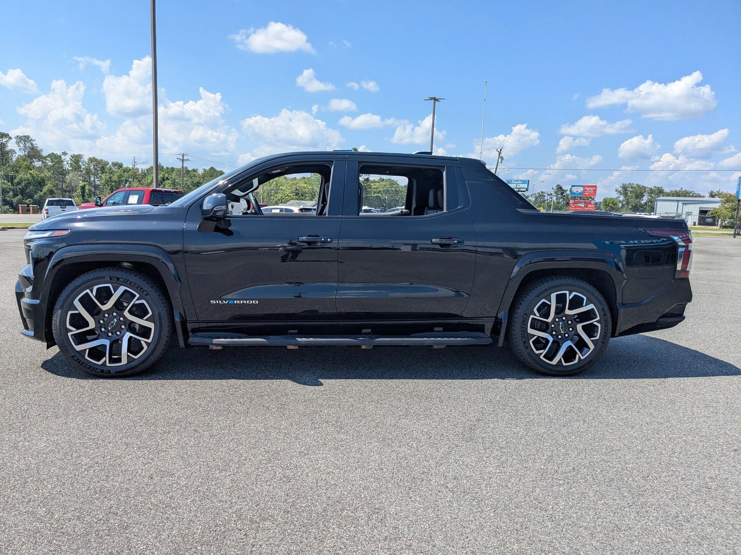 2025 Chevrolet Silverado EV RST - Photo 7