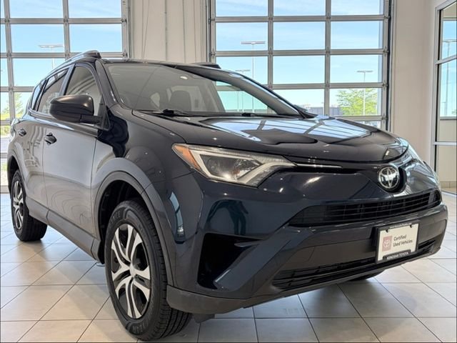 2018 Toyota RAV4 LE AWD's photo
