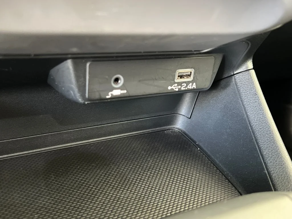 Used 2024 White Subaru Base image 38