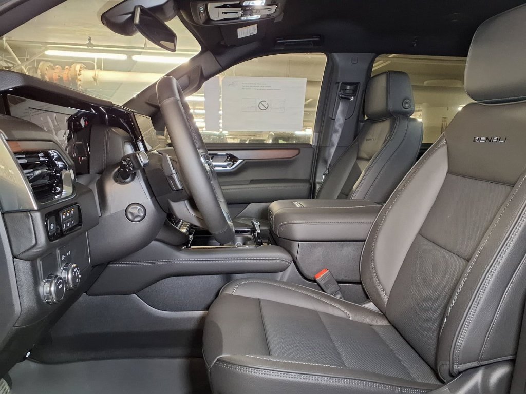 2026 GMC Yukon XL Denali - Photo 15