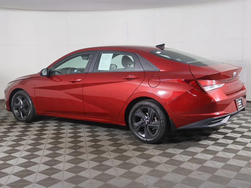 Used 2023 Red Hyundai SEL image 8