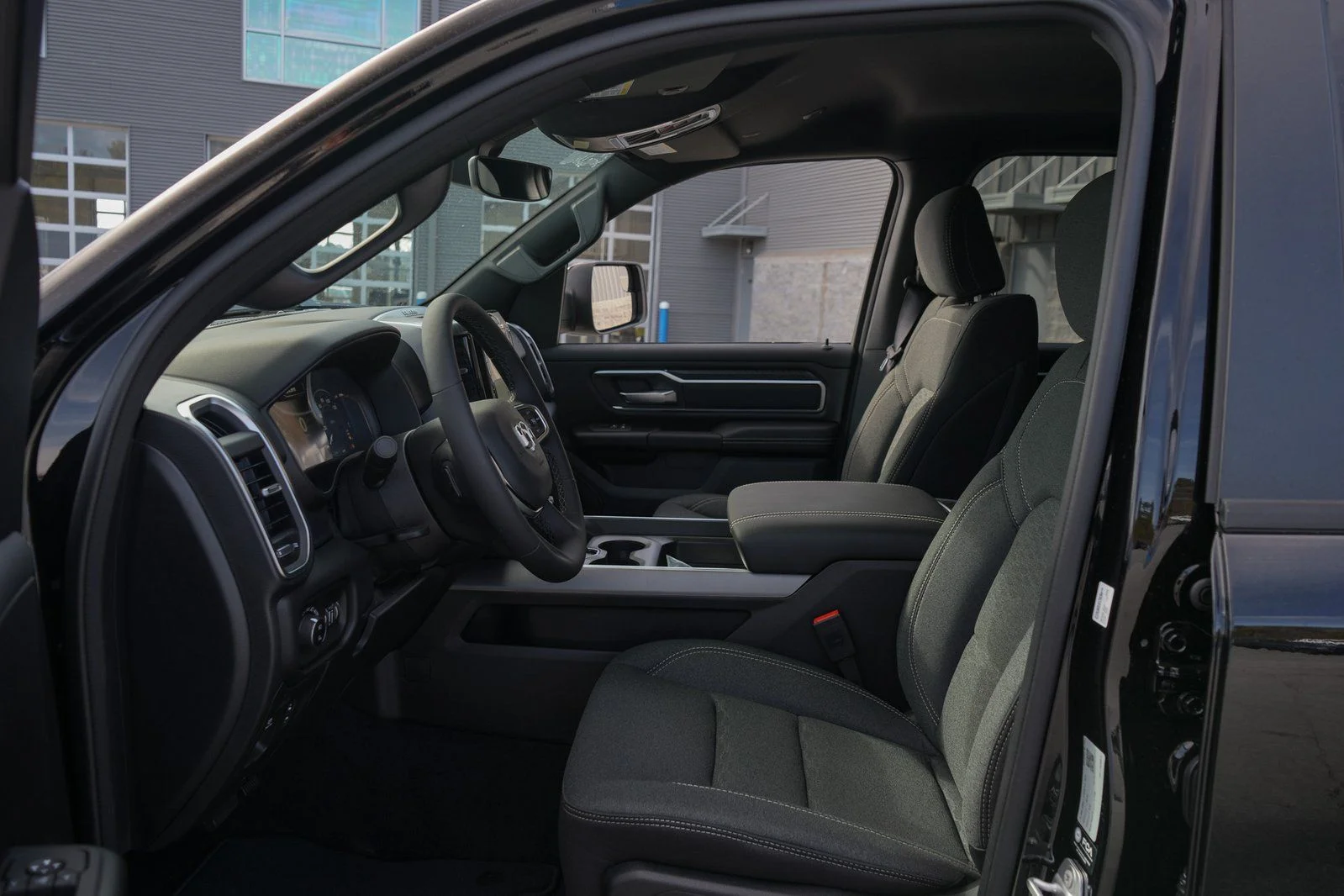New 2026 Diamond Black Crystal Pearl-Coat Exterior Paint RAM Big Horn/Lone Star image 14