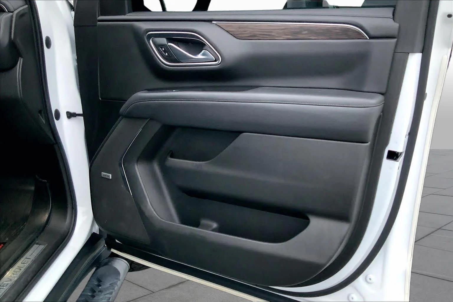 Used 2021 Summit White Chevrolet Z71 image 22