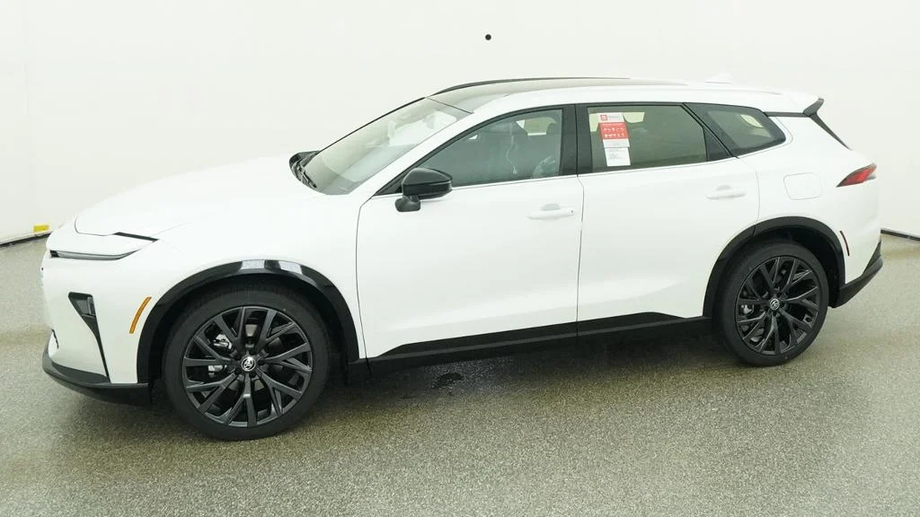 New 2026 Oxygen White Toyota Limited image 5