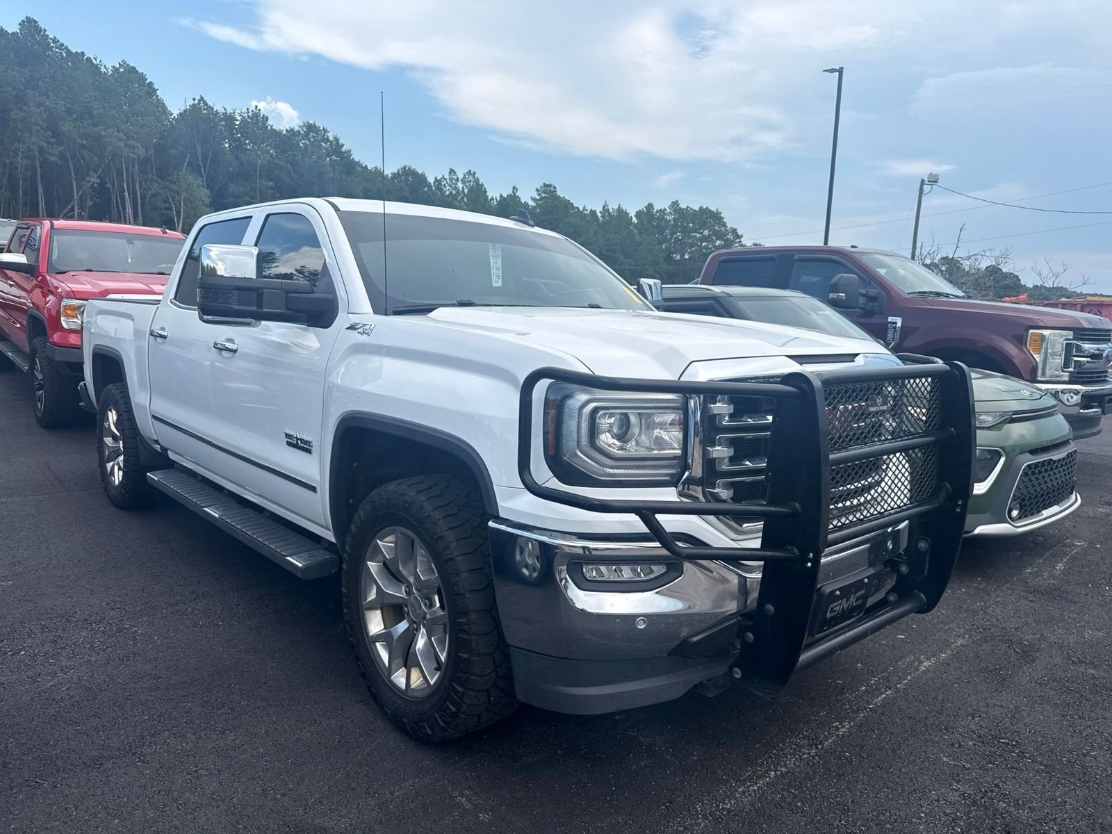 Used 2018 White GMC SLT image 1