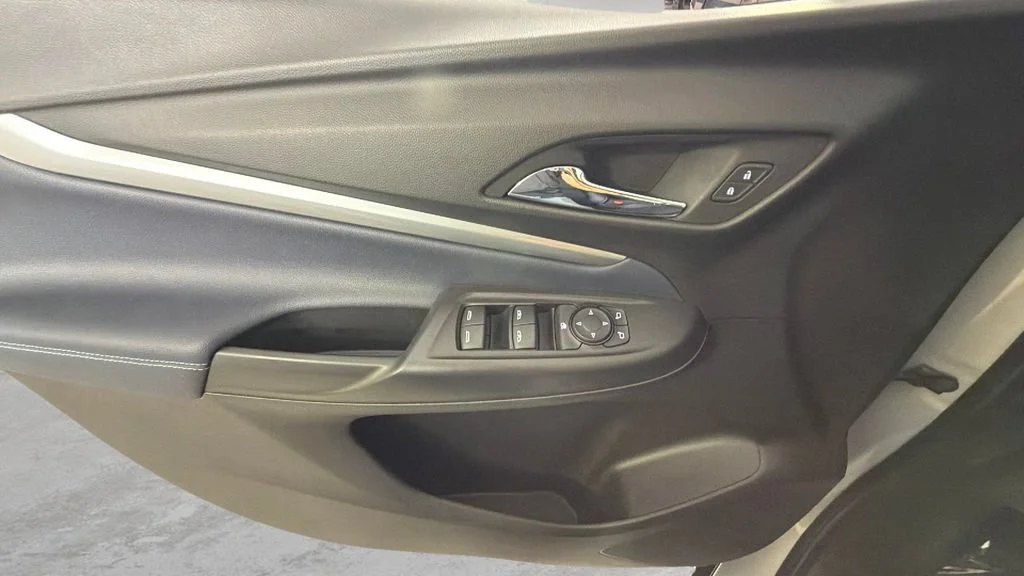 Used 2023 Silver Flare Metallic Chevrolet LT image 24
