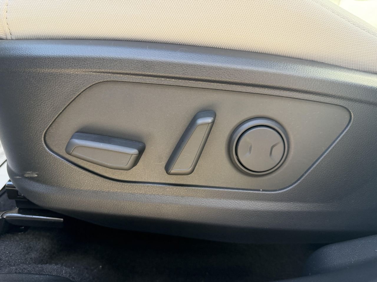 New 2026 Shimmering Silver Hyundai SEL AWD image 32