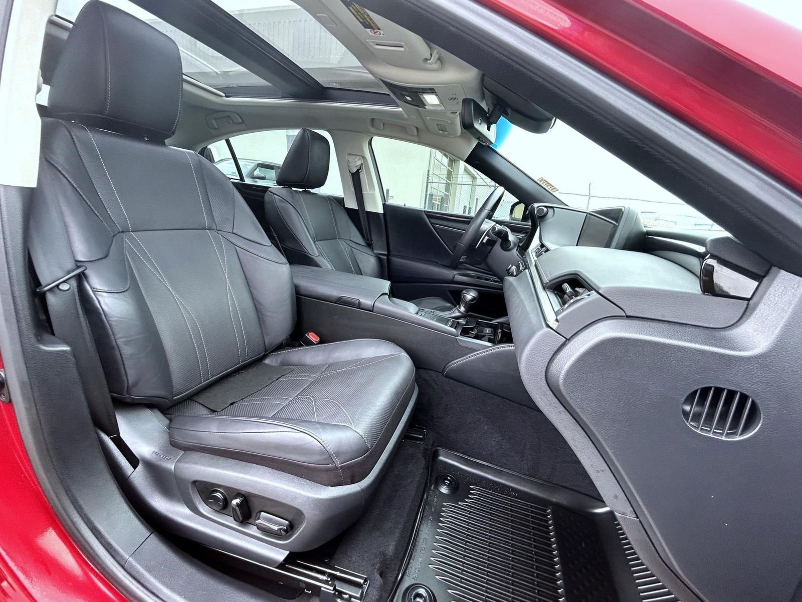 Used 2019 Red Lexus 350 Luxury image 15