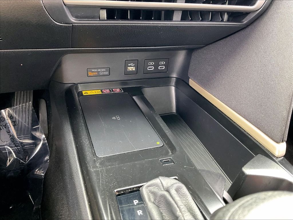 Used 2025 Ice Cap Toyota LE image 24