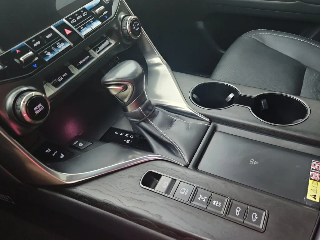 Used 2024 White Lexus 600 Luxury image 31