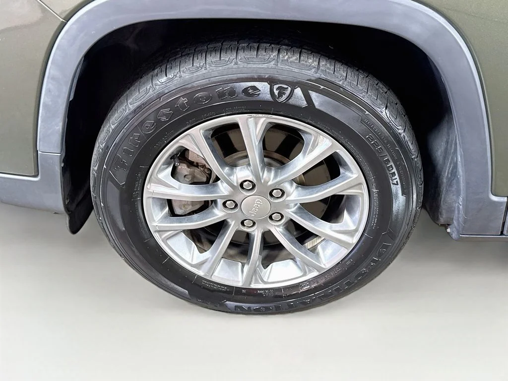 Used 2019 Green Jeep Latitude Plus image 38