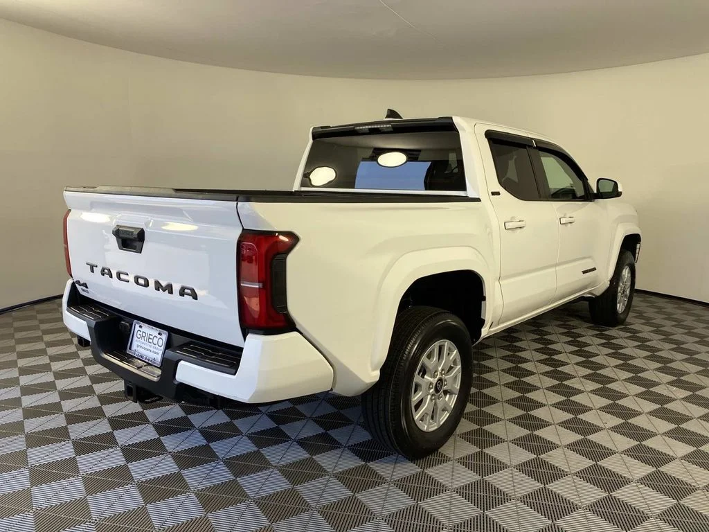 Used 2025 White Toyota SR5 image 9