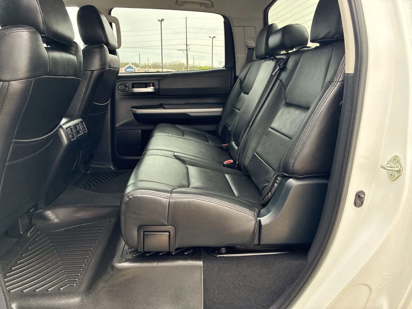 Used 2018  Toyota SR5 image 12