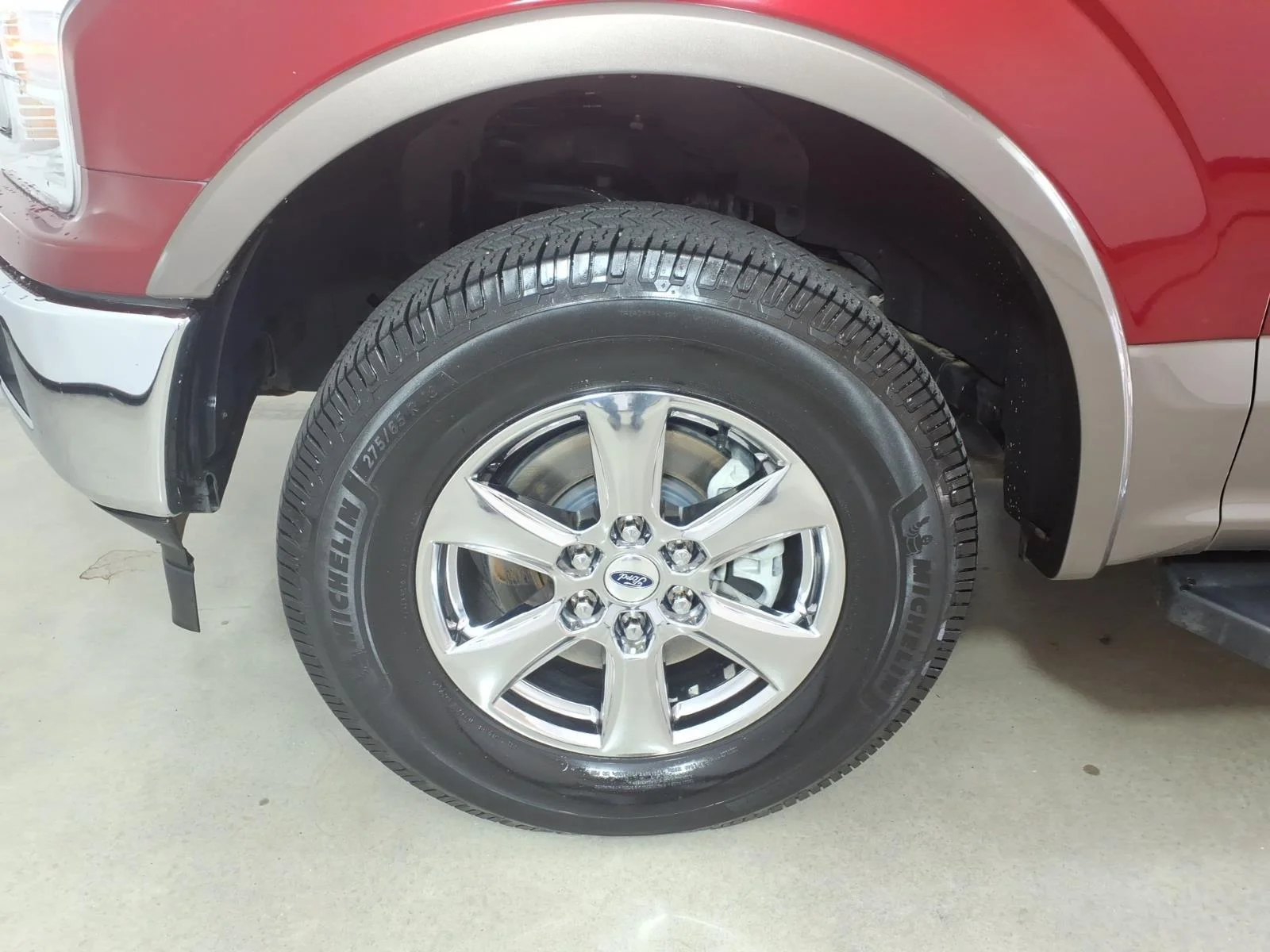 Used 2018 Ruby Red Metallic Tinted Clearcoat/Stone Gray Ford LARIAT image 16