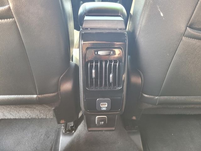 Used 2024 Silver Jeep Latitude image 17