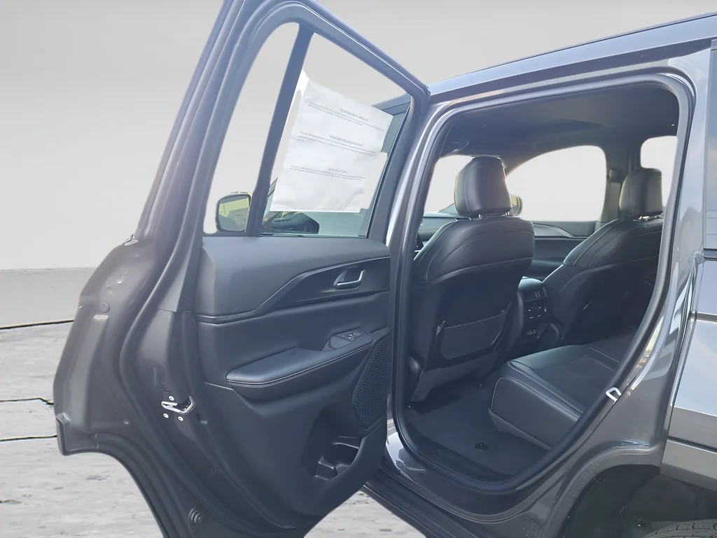 New 2025 Baltic Gray Metallic Clear-Coat Exterior Paint Jeep Altitude X image 11
