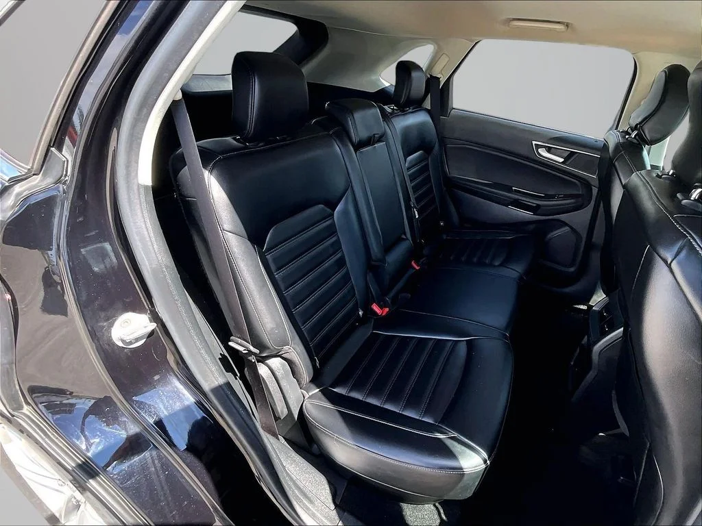 Used 2019 Black Ford SEL image 27