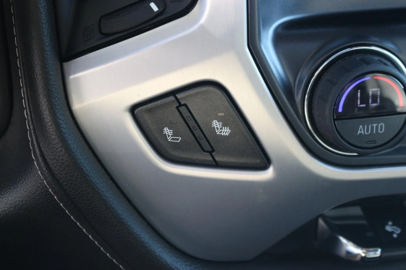 Used 2018 SUMMIT WHITE GMC SLT image 29