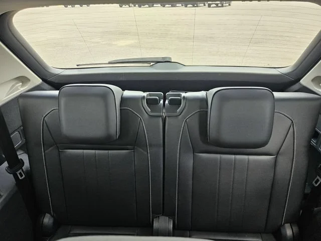 Used 2022 Black Volkswagen SE image 26