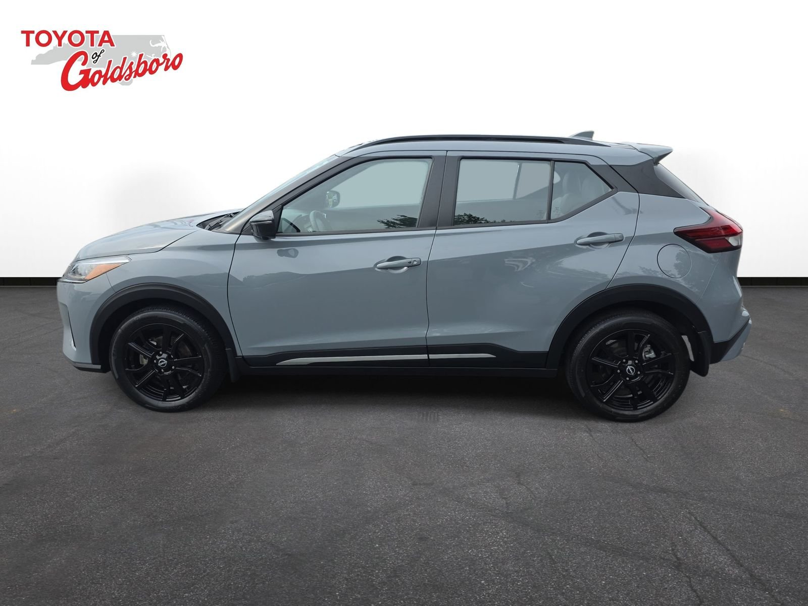 Used 2024 Gray Nissan SR image 8
