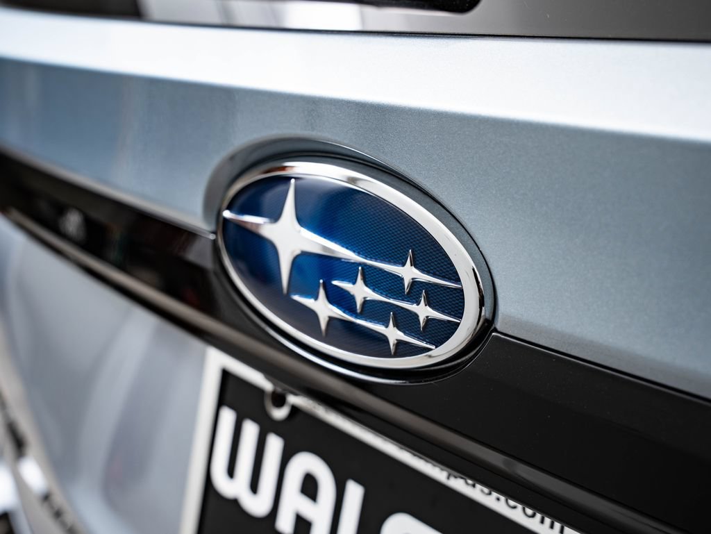 Used 2025 Ice Silver Metallic Subaru Onyx Edition image 18