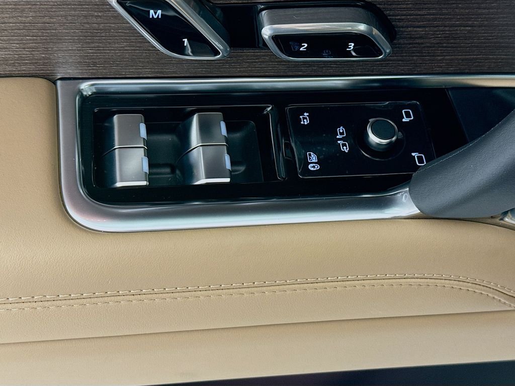 New 2026 Fuji White LAND ROVER SE image 19