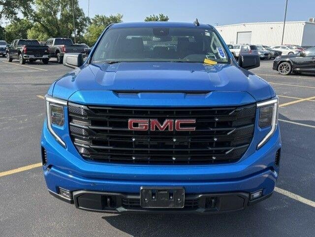 Used 2024 Dynamic Blue Metallic GMC Elevation image 4