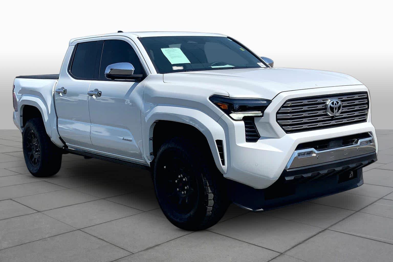 Used 2025 Wind Chill Pearl Toyota Limited image 3