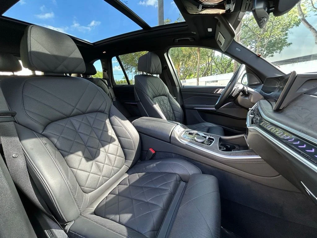 Used 2025 White BMW xDrive40i image 40