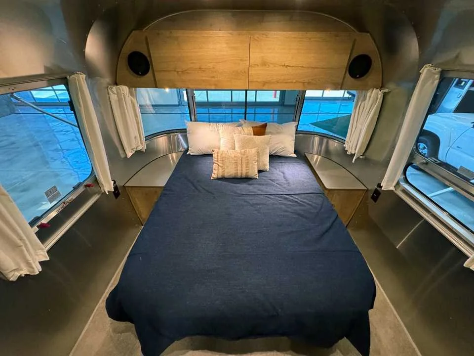 New 2027 SILVER AIRSTREAM  image 21