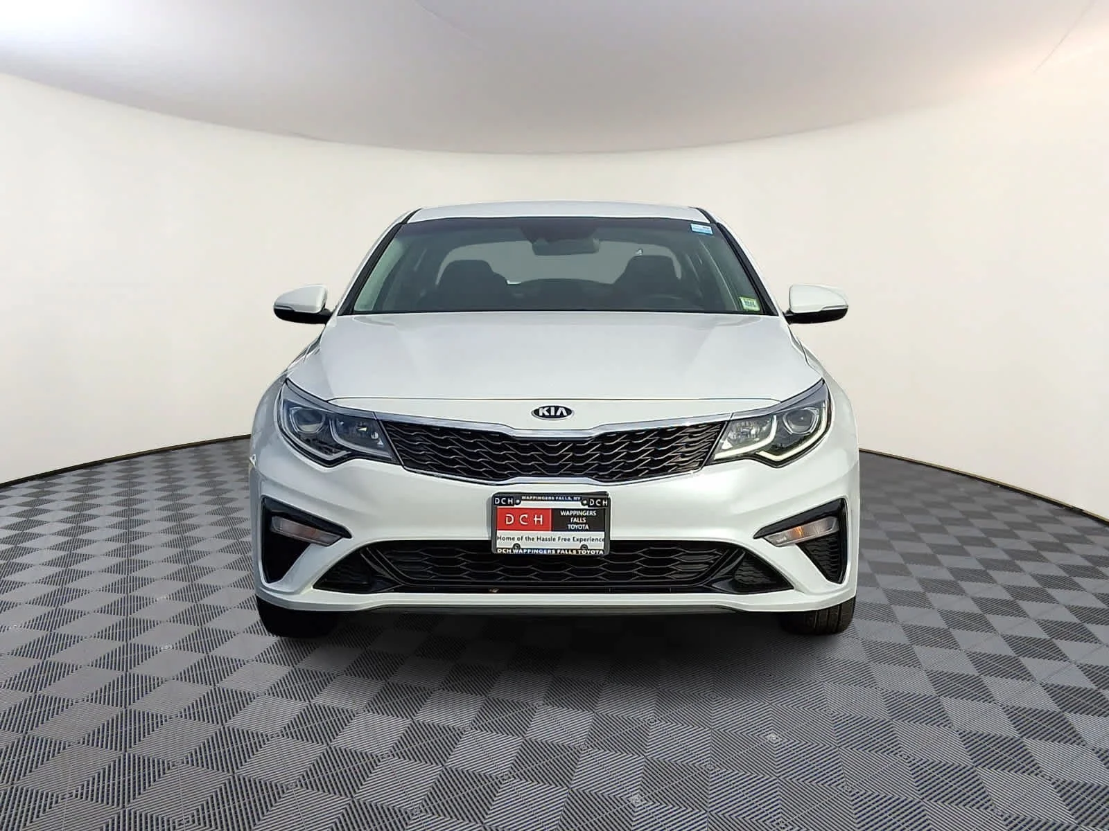 Used 2019 Snow White Pearl Kia LX image 3
