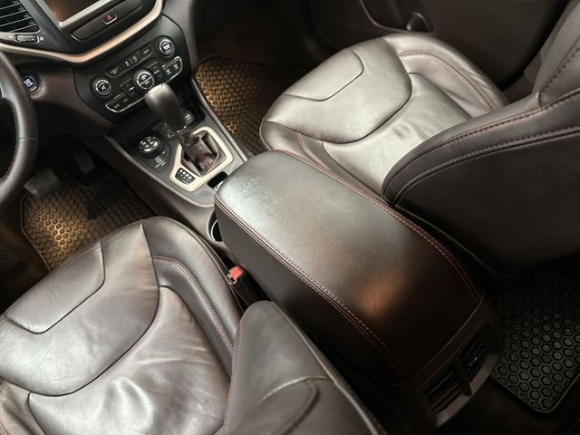Used 2015 Red Jeep Trailhawk image 24