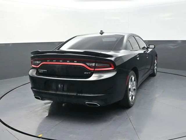 Used 2016 Black Dodge SXT image 9
