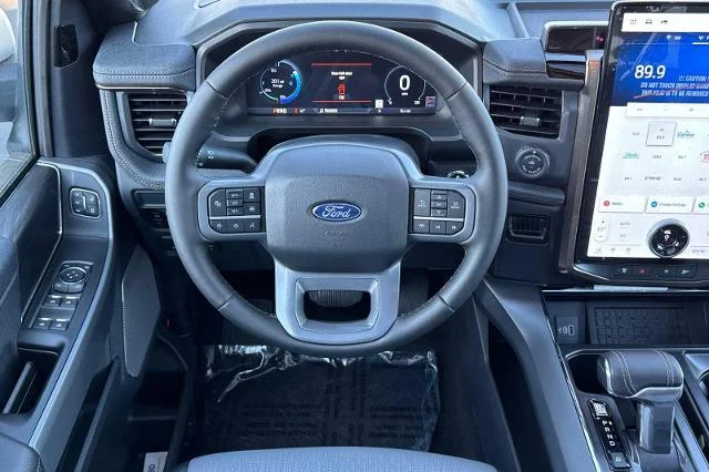 2025 Ford F-150 Lightning Lariat - Photo 16