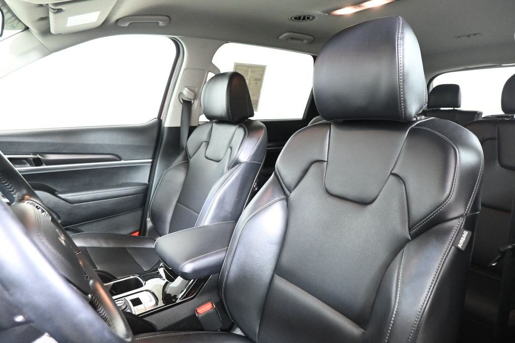 Used 2024 Red Kia S image 16