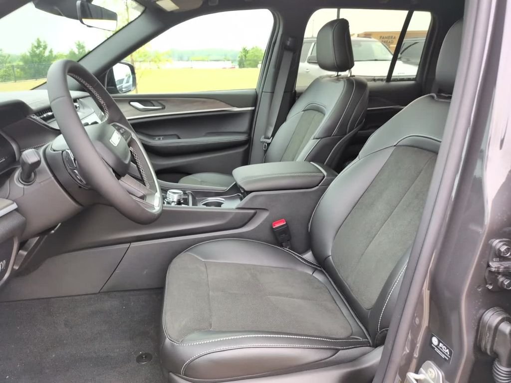 New 2026 Baltic Gray Metallic Clearcoat Jeep Laredo image 17