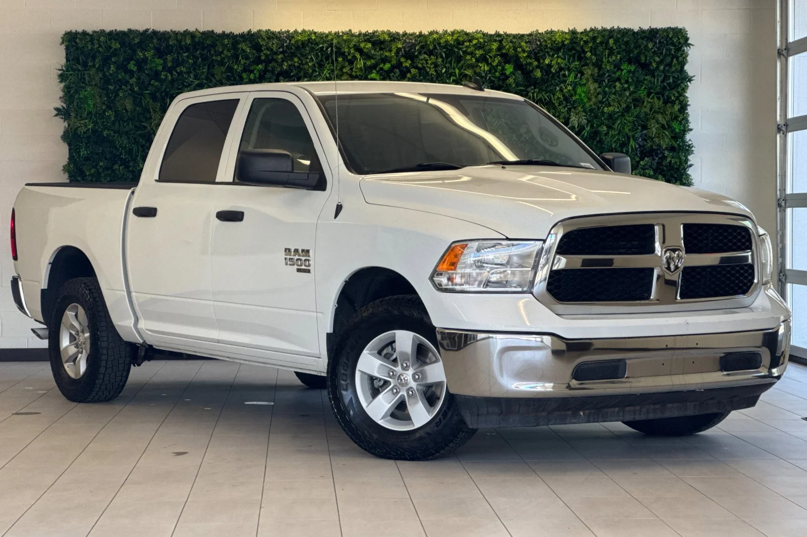 2023 RAM 1500 Classic SLT 4x4 Crew Cab 5'7's photo