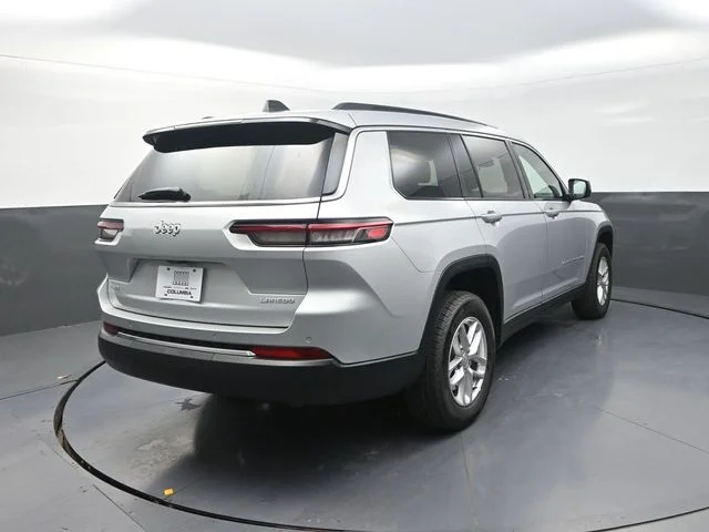 Used 2025 Silver Jeep Laredo image 9