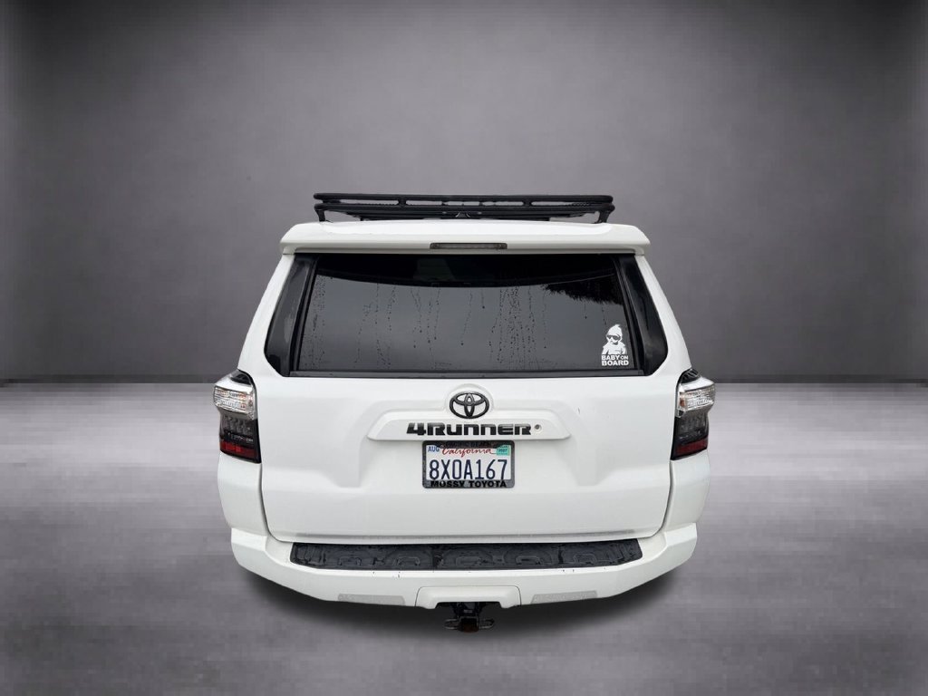 Used 2015 White Toyota SR5 image 12