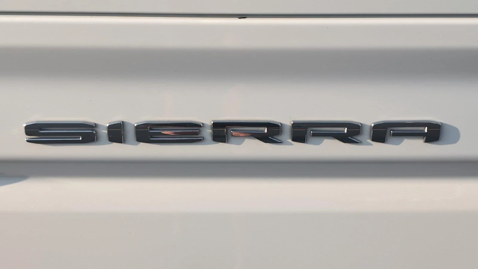 Used 2023 SUMMIT WHITE GMC SLT image 6