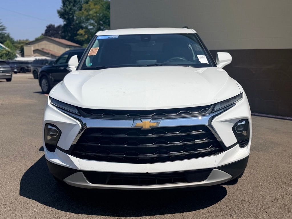 Used 2024 Summit White Chevrolet LT image 11