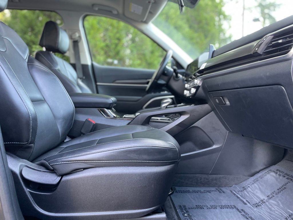 Used 2025 Ebony Black Kia S image 25