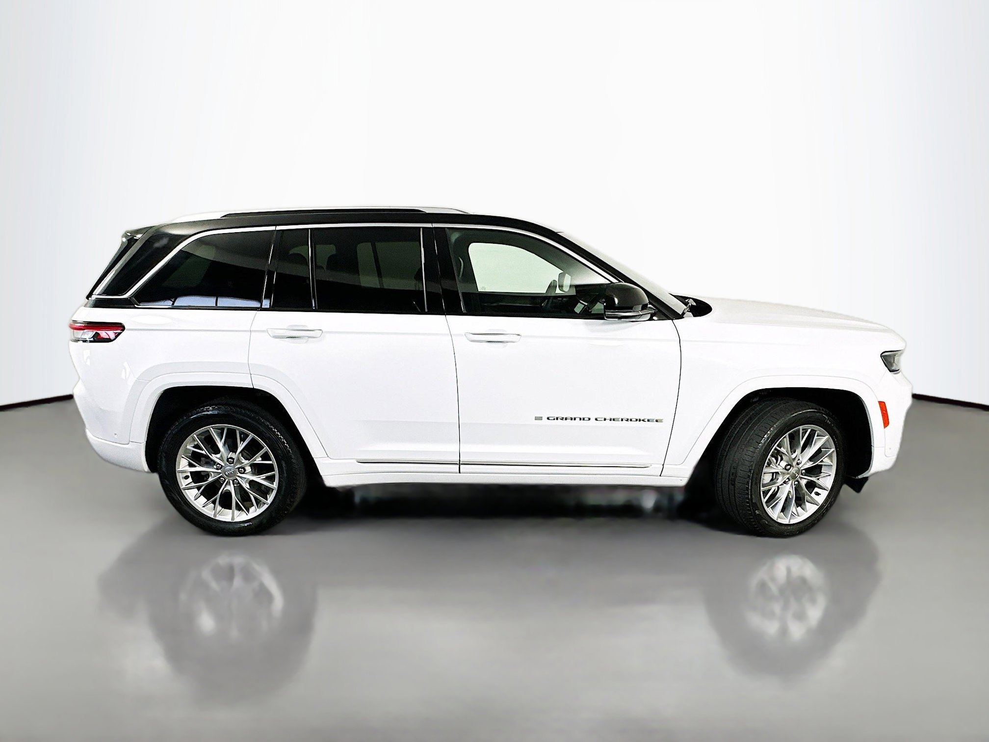 Used 2024 Bright White Clearcoat Jeep Summit image 8