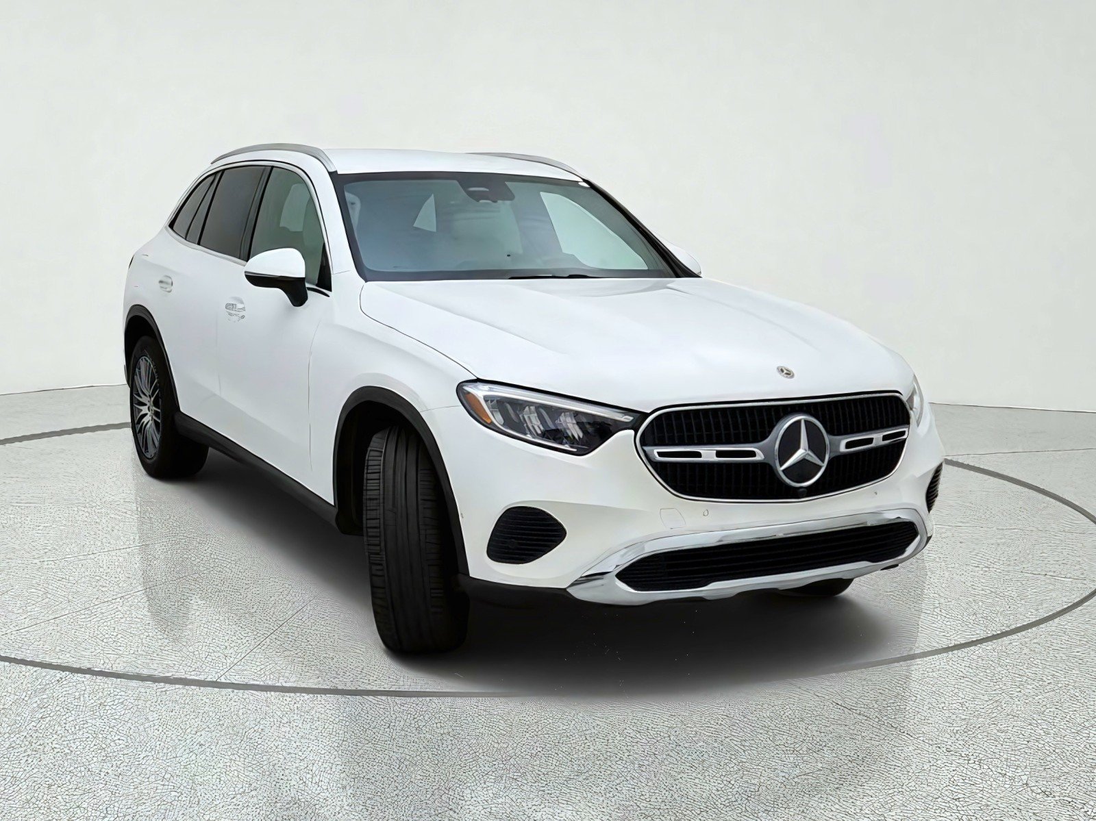 Certified Used 2025 Polar White Mercedes-Benz GLC 300 image 4